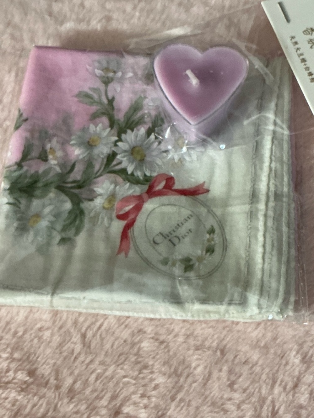 Floral Daisy Handkerchief with Heart Lavender Candle - Picture 4 of 5